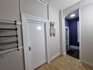 Entrance Hallway- click for photo gallery